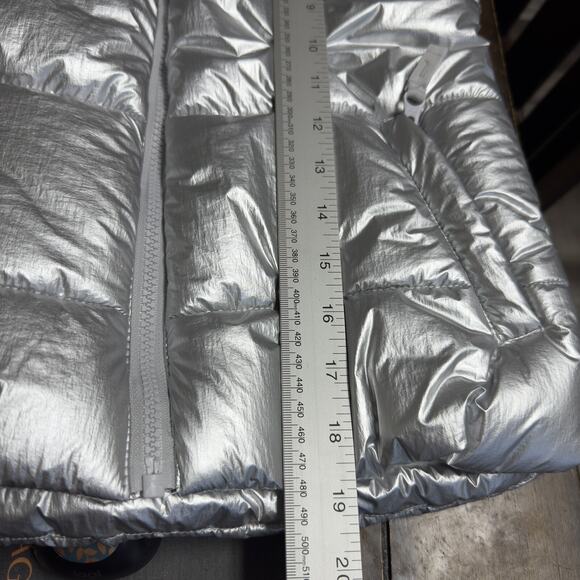 Girls Heavyweight Puffer Vest Silver Metallic Size Large (10) - Picture 8 of 8